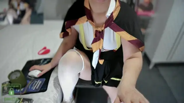 bisexyelizz online show from December 13, 7:53 pm