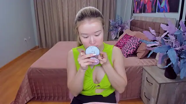 PollyOcean online show from March 7, 9:40 am