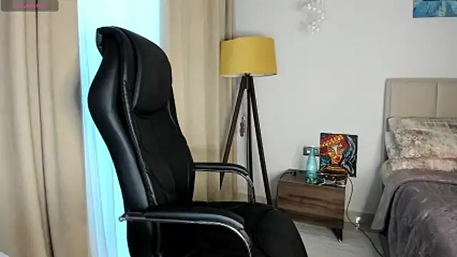 Snapshot of Colette__1977 chatting on February 18, 6:09 am Colette 1977 online show from February 18, 6:09 am