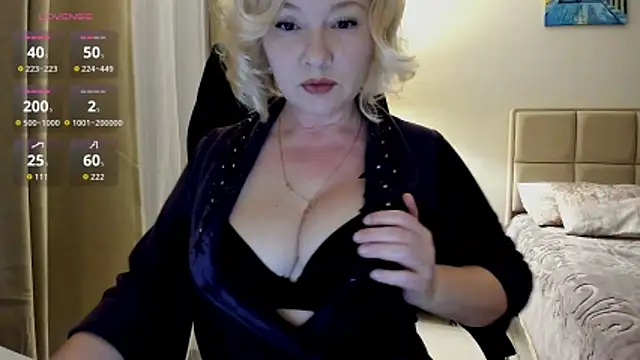 Snapshot of Colette__1977 chatting on February 21, 7:48 pm Colette 1977 online show from February 21, 7:48 pm