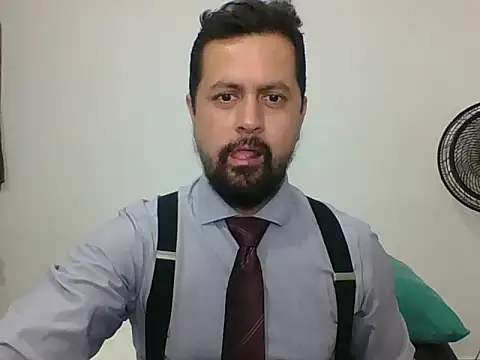 Snapshot of TRIISTAN_KING10 chatting on December 6, 3:11 pm TRIISTAN KING10 online show from December 6, 3:11 pm