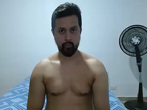 Snapshot of TRIISTAN_KING10 chatting on December 9, 10:30 pm TRIISTAN KING10 online show from December 9, 10:30 pm