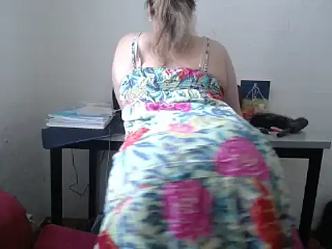 Snapshot of Milana235 chatting on March 19, 6:57 am Milana235 online show from March 19, 6:57 am