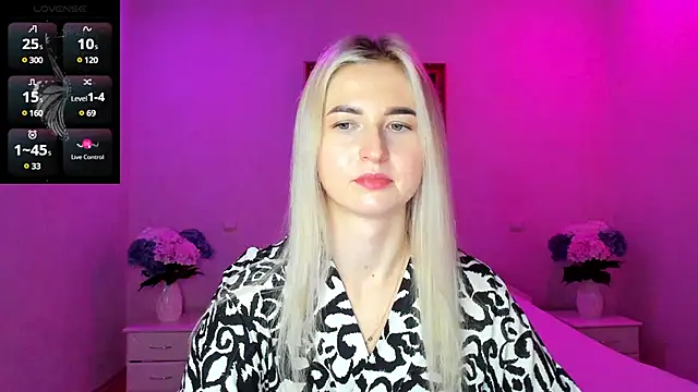 Snapshot of AnnaCarrera chatting on December 9, 9:05 pm AnnaCarrera online show from December 9, 9:05 pm