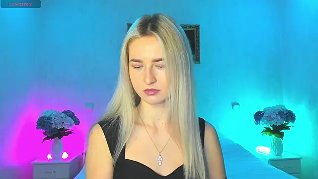 Snapshot of AnnaCarrera chatting on December 17, 8:43 pm AnnaCarrera online show from December 17, 8:43 pm