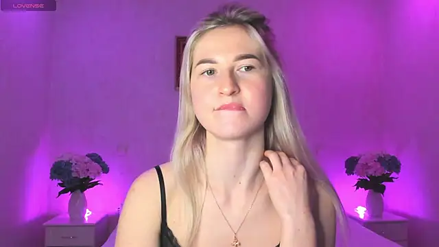 Snapshot of AnnaCarrera chatting on December 18, 8:36 pm AnnaCarrera online show from December 18, 8:36 pm