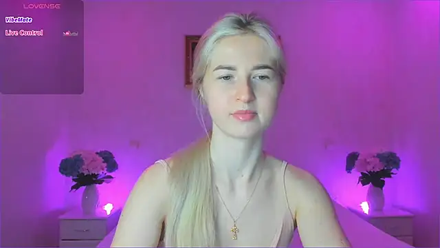 Snapshot of AnnaCarrera chatting on January 4, 8:27 pm AnnaCarrera online show from January 4, 8:27 pm