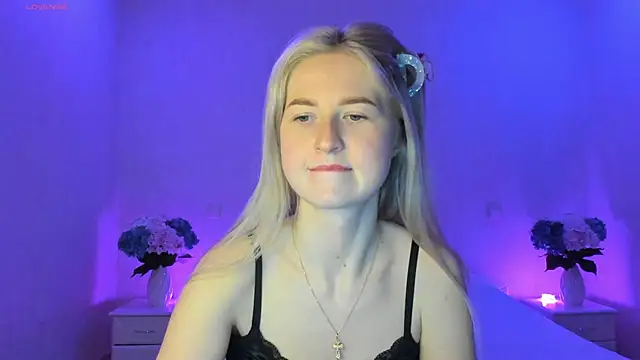 Snapshot of AnnaCarrera chatting on March 18, 9:32 pm AnnaCarrera online show from March 18, 9:32 pm