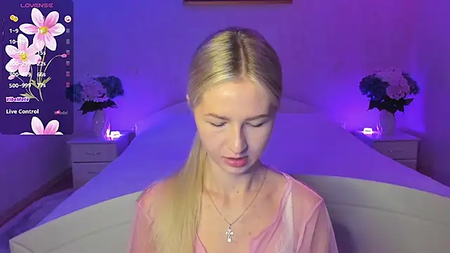 Snapshot of AnnaCarrera chatting on October 28, 8:00 pm AnnaCarrera online show from October 28, 8:00 pm