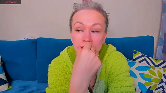 EllenMoore online show from October 24, 3:03 am