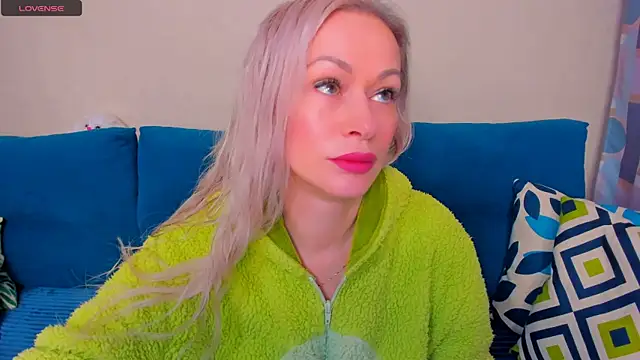 EllenMoore online show from October 25, 3:03 am