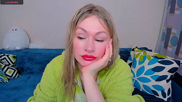 EllenMoore online show from March 11, 3:01 am