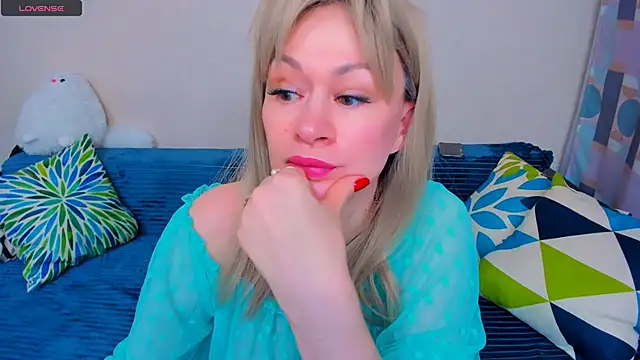 EllenMoore online show from March 24, 3:33 am