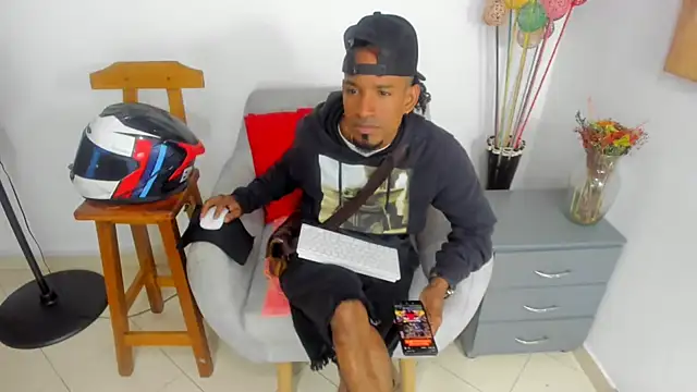 Snapshot of anhtony_wayans chatting on October 8, 12:41 am anhtony wayans online show from October 8, 12:41 am