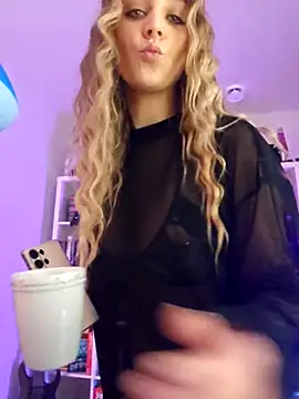 LilyOrion online show from November 24, 7:24 pm