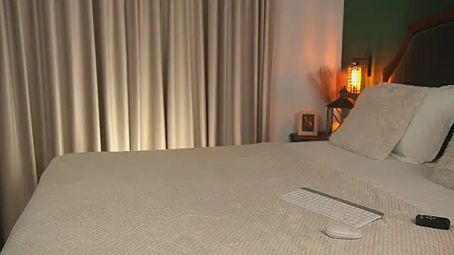 Snapshot of AlyonaX chatting on December 3, 8:18 pm AlyonaX online show from December 3, 8:18 pm