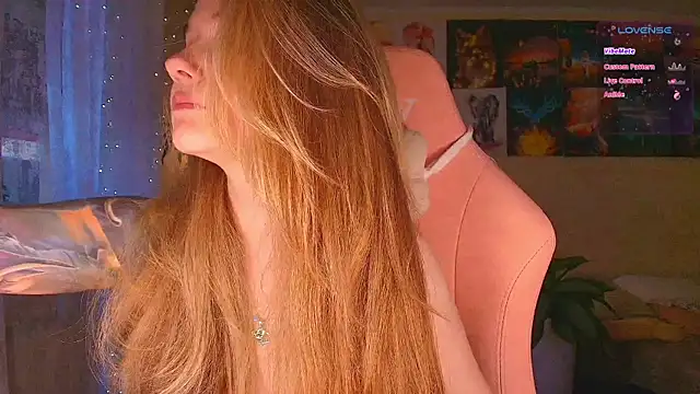 Snapshot of GoodWitch_ chatting on November 4, 8:02 am GoodWitch online show from November 4, 8:02 am