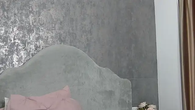 Snapshot of LisaCroft chatting on June 14, 5:42 am LisaCroft online show from June 14, 5:42 am