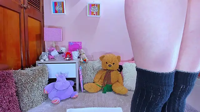 AbrilRussell online show from May 14, 5:47 am