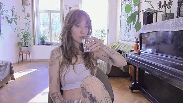 Snapshot of Miranda2_0 chatting on October 10, 6:12 am Miranda2 0 online show from October 10, 6:12 am