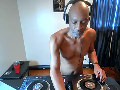 longdick4you8686 online show from January 23, 9:07 pm