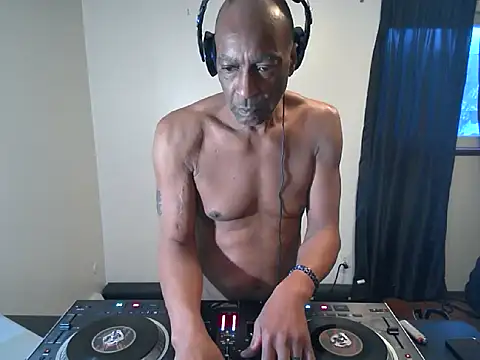 longdick4you8686 online show from March 16, 10:53 pm