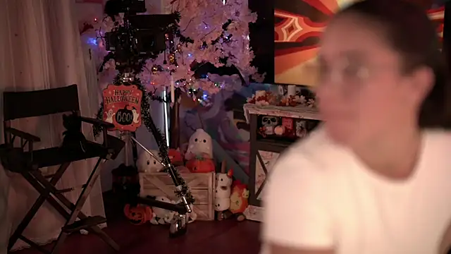 Nikki Torres online show from November 6, 1:50 am