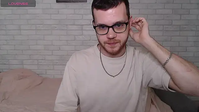 Snapshot of Alexxx_horny chatting on June 1, 7:10 am Alexxx horny online show from June 1, 7:10 am