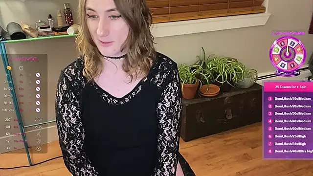 luluvaladon online show from December 8, 5:18 am