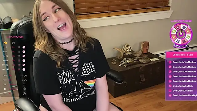 luluvaladon online show from January 24, 2:39 am