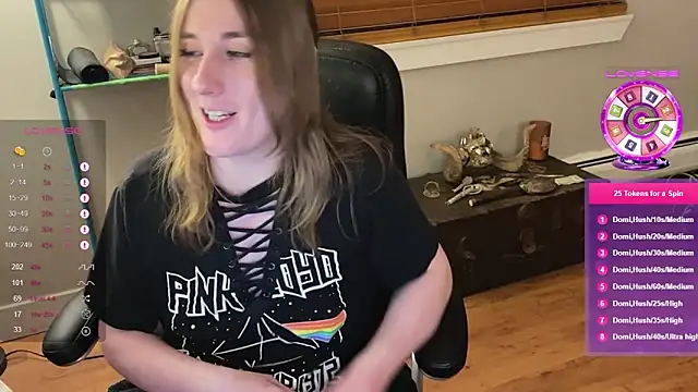 luluvaladon online show from January 30, 2:38 am