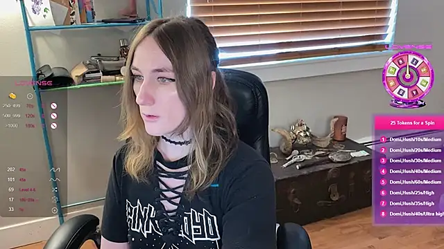 luluvaladon online show from February 13, 7:10 pm