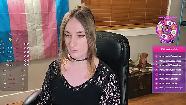 luluvaladon online show from March 13, 2:27 am