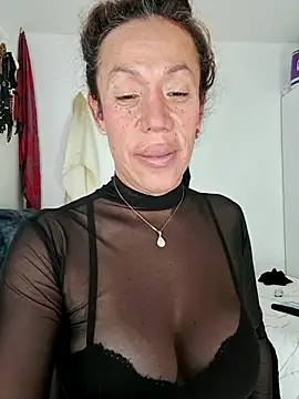 YOURSDEBORA online show from March 10, 6:24 pm