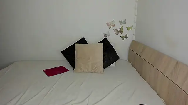 KrissLoona online show from September 25, 4:27 am