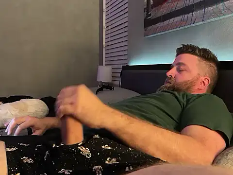 Snapshot of guy5151 chatting on December 30, 10:32 am guy5151 online show from December 30, 10:32 am