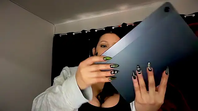 MarcellaGriffin online show from November 6, 9:15 pm