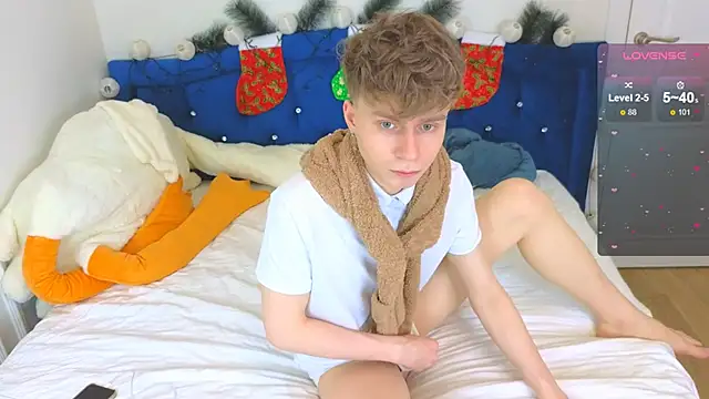 Snapshot of LandelRay chatting on December 18, 12:55 pm LandelRay online show from December 18, 12:55 pm