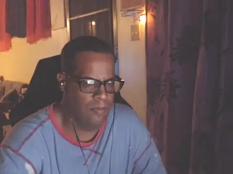 Snapshot of thesugar32 chatting on October 1, 1:55 am thesugar32 online show from October 1, 1:55 am