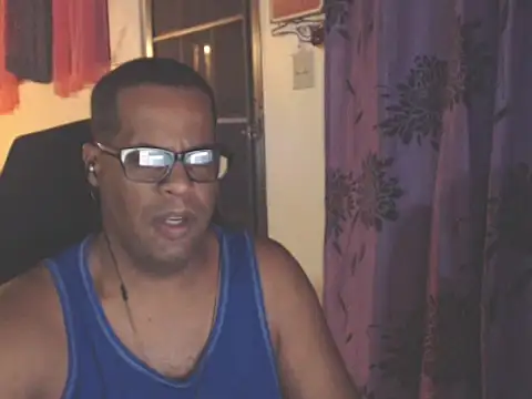 Snapshot of thesugar32 chatting on October 3, 1:46 am thesugar32 online show from October 3, 1:46 am