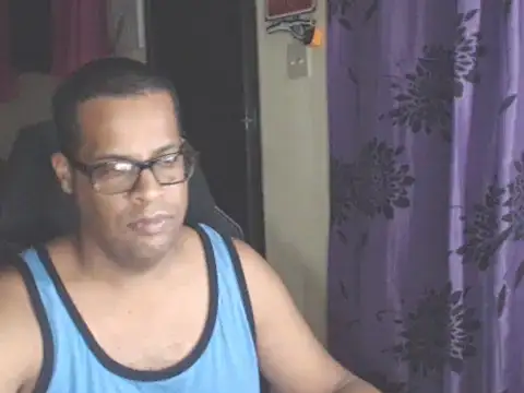 Snapshot of thesugar32 chatting on October 6, 2:09 am thesugar32 online show from October 6, 2:09 am