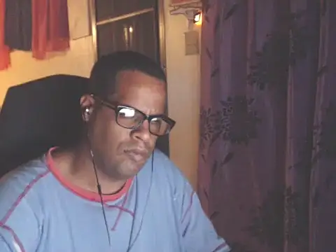 Snapshot of thesugar32 chatting on October 7, 2:09 am thesugar32 online show from October 7, 2:09 am