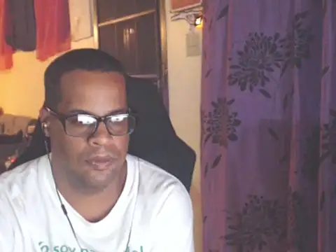Snapshot of thesugar32 chatting on October 9, 2:09 am thesugar32 online show from October 9, 2:09 am