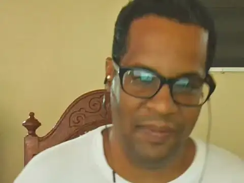 Snapshot of thesugar32 chatting on October 21, 1:45 pm thesugar32 online show from October 21, 1:45 pm