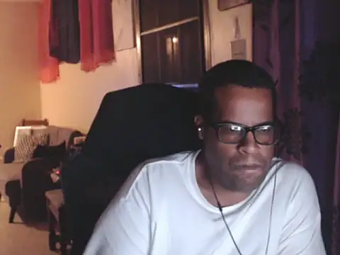 Snapshot of thesugar32 chatting on October 23, 2:11 am thesugar32 online show from October 23, 2:11 am