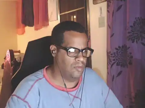 Snapshot of thesugar32 chatting on October 24, 1:57 am thesugar32 online show from October 24, 1:57 am