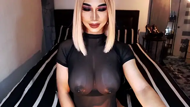 Snapshot of MassiveCockxMistress chatting on October 4, 12:25 pm MassiveCockxMistress online show from October 4, 12:25 pm