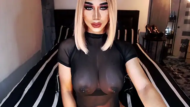 Snapshot of MassiveCockxMistress chatting on November 1, 5:15 pm MassiveCockxMistress online show from November 1, 5:15 pm