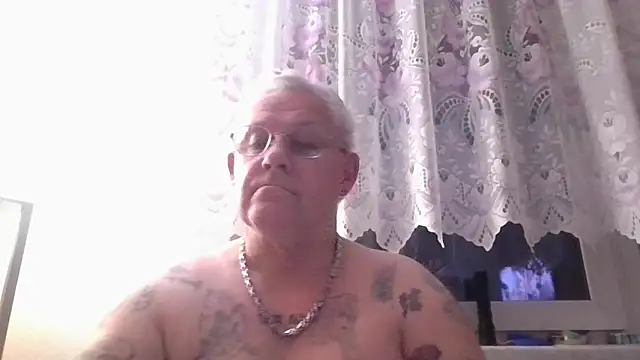 smaili1513 online show from September 16, 4:02 am