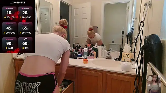 Blondiewithanass online show from May 5, 1:57 am